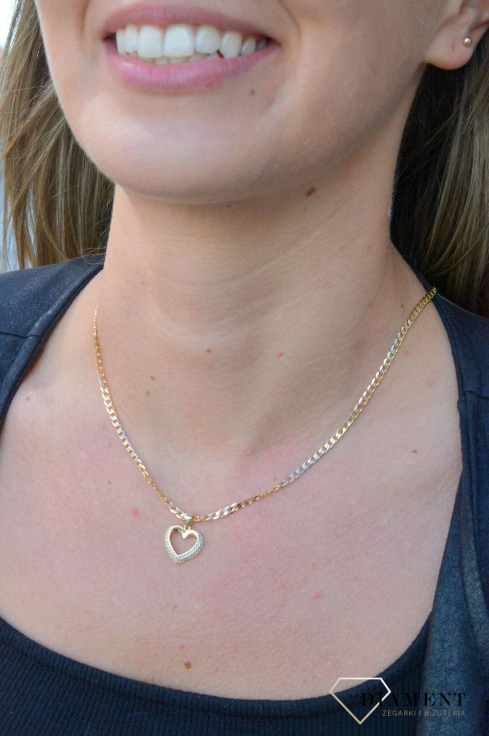 Złota zawieszka serce wysadzane cyrkoniami próba 333 ZA 5207 333. . Piękna złota zawieszka w kształcie serca. Wisiorek z symbolem miłości to idealny pomysł na prezent, którym wyjawimy swoje uczucia..jpg